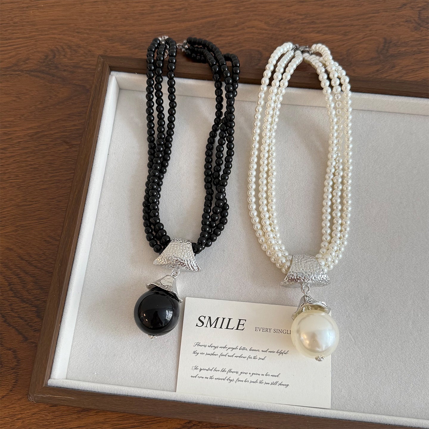 Dyed Black Pearl Pendant Necklace For Women Featuring Alloy Pendant Material