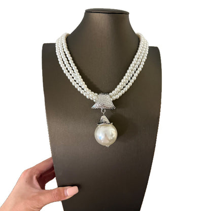 Dyed Black Pearl Pendant Necklace For Women Featuring Alloy Pendant Material