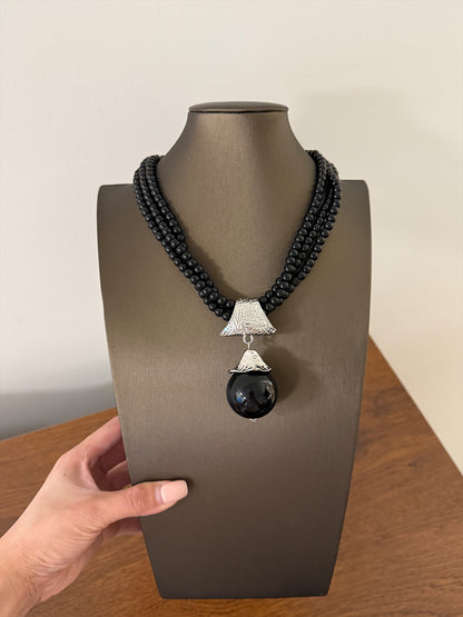 Dyed Black Pearl Pendant Necklace For Women Featuring Alloy Pendant Material