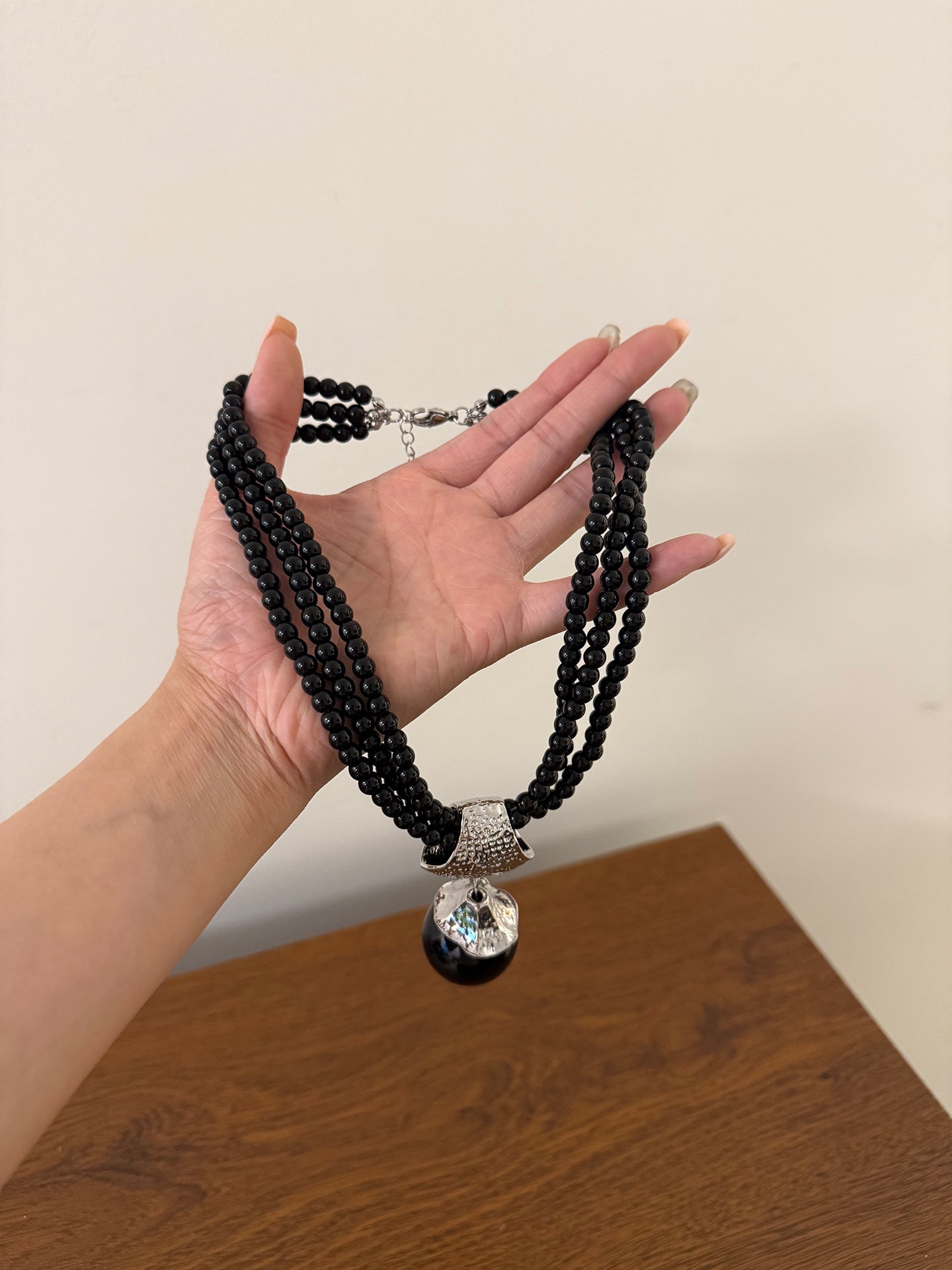 Dyed Black Pearl Pendant Necklace For Women Featuring Alloy Pendant Material