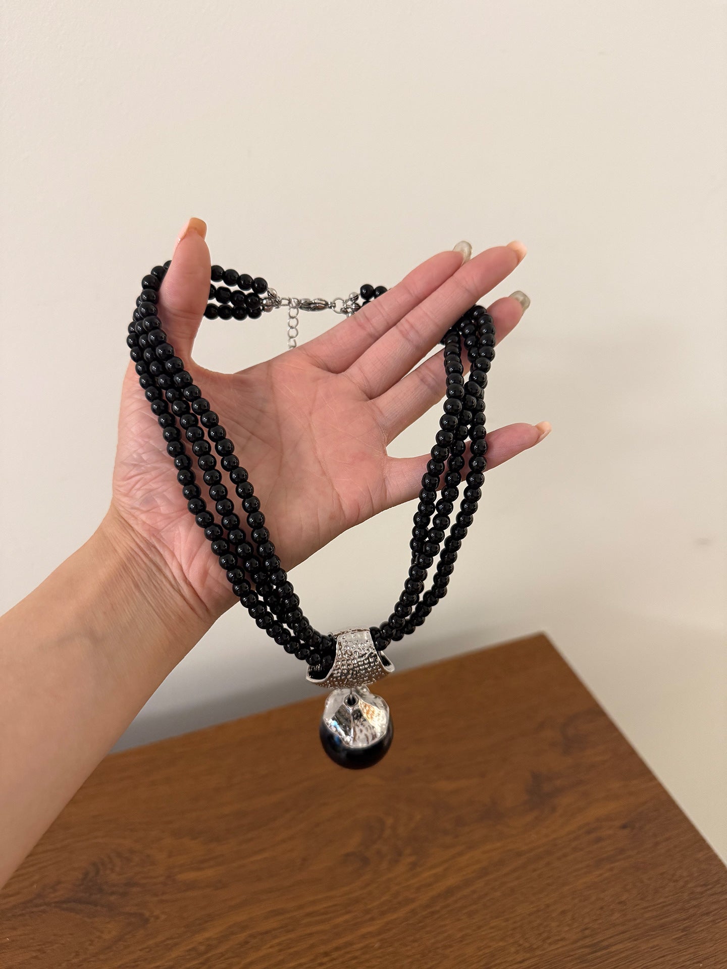 Dyed Black Pearl Pendant Necklace For Women Featuring Alloy Pendant Material