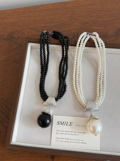 Dyed Black Pearl Pendant Necklace For Women Featuring Alloy Pendant Material