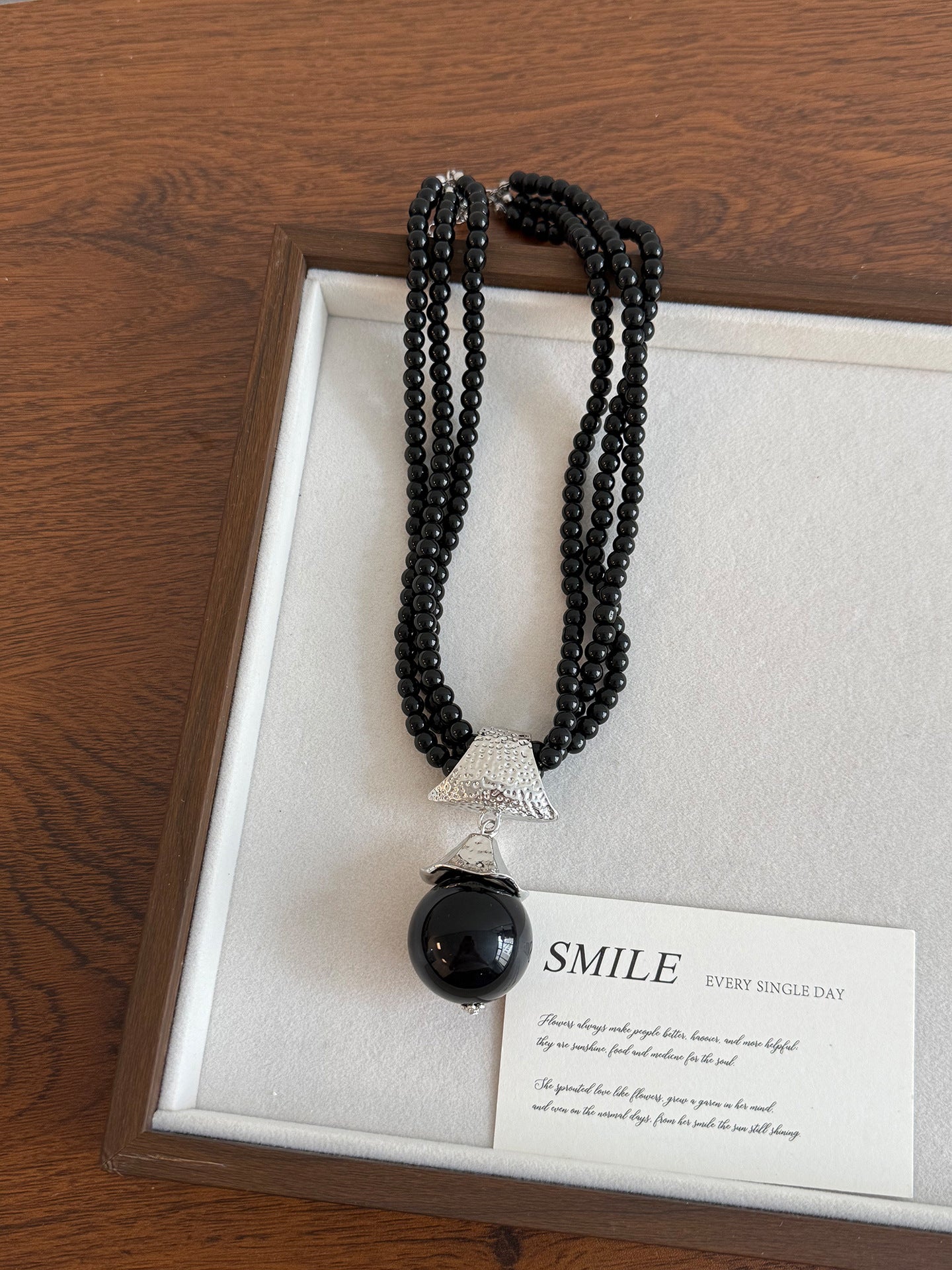 Dyed Black Pearl Pendant Necklace For Women Featuring Alloy Pendant Material