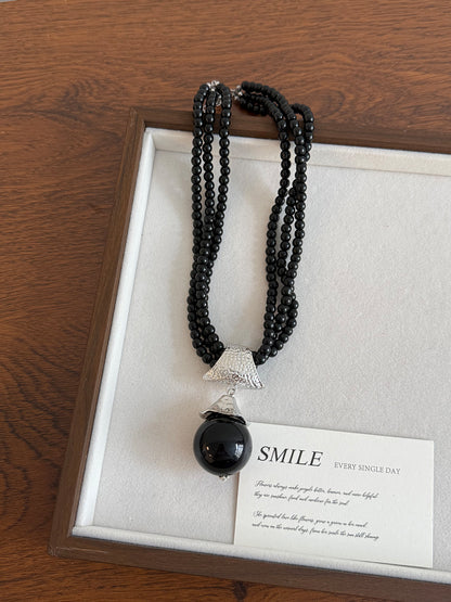 Dyed Black Pearl Pendant Necklace For Women Featuring Alloy Pendant Material