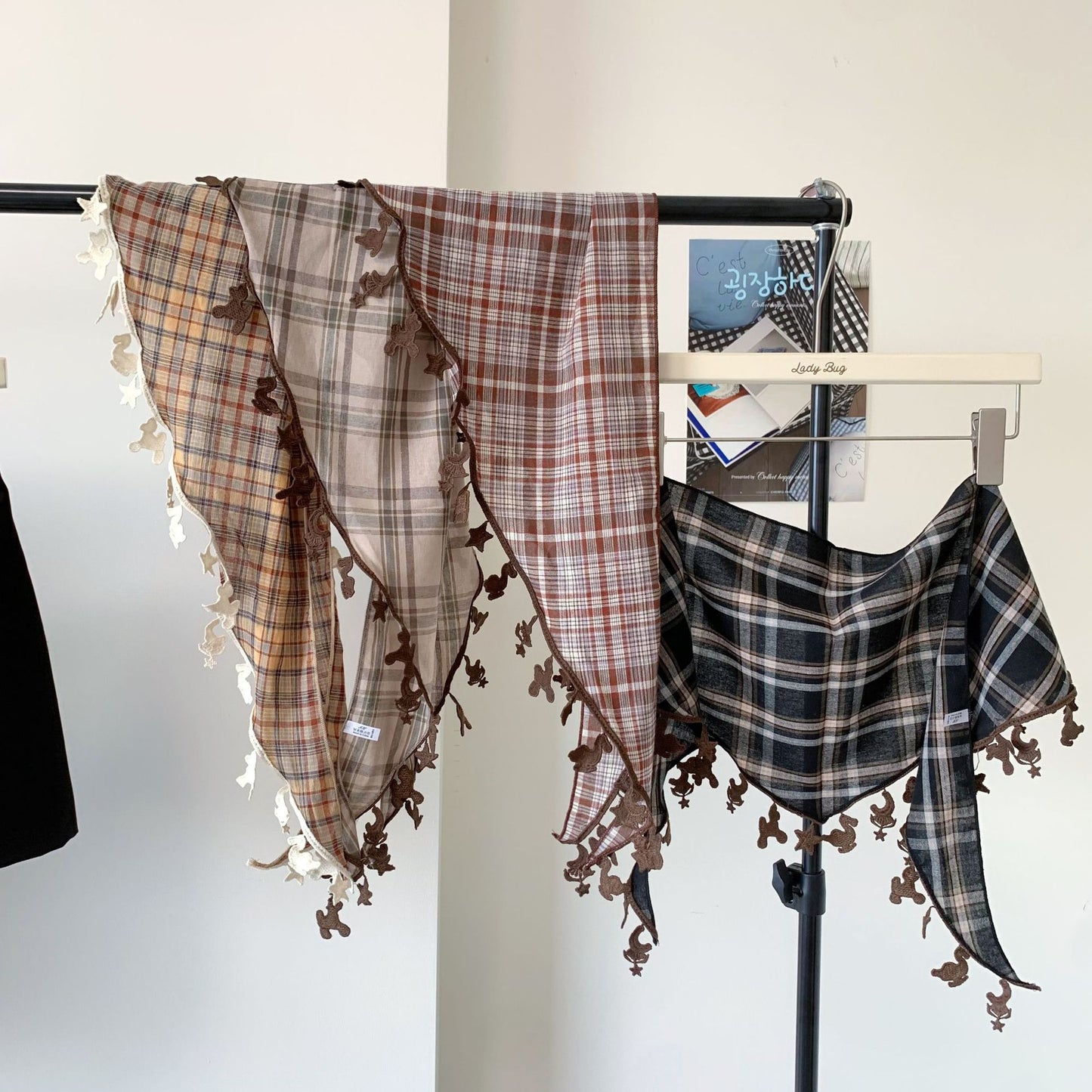 Plaid Triangle Scarf For Women In Business Style, Made Of Polyester, Featuring Red Color Suitable For Autumn