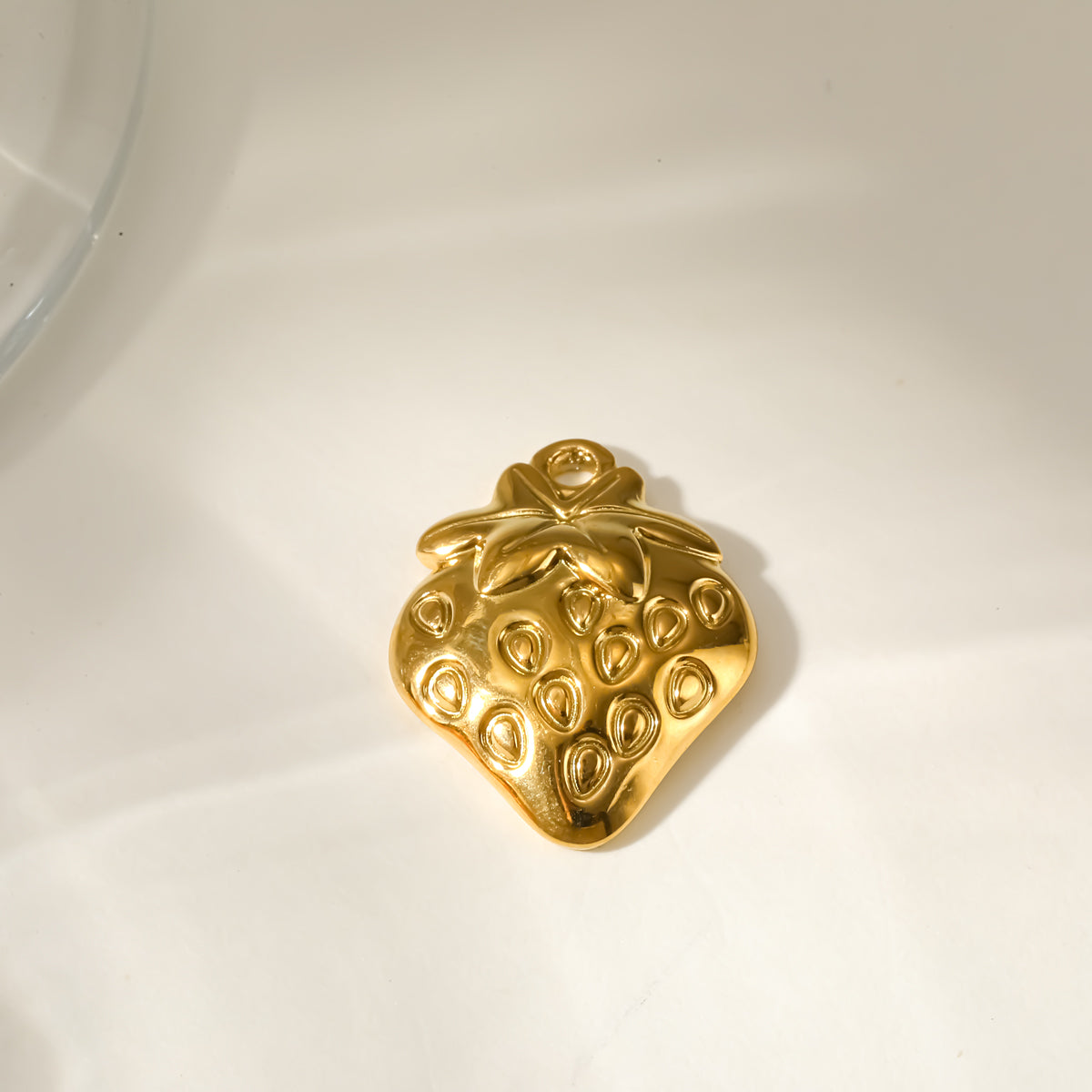 Strawberry Pendant 304 Stainless Steel 18K Gold Plated PVD Coating 0.03µm With Artificial Pearl, 1 PCS