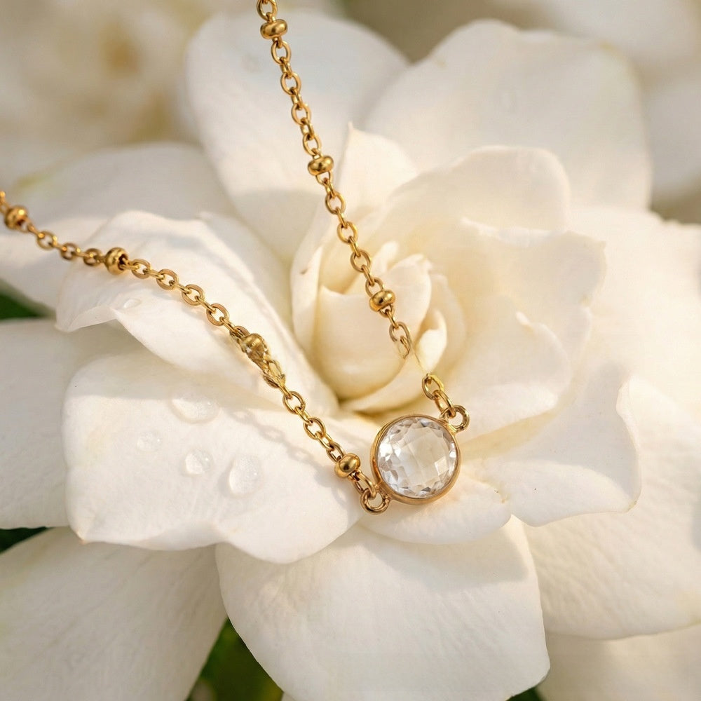 Retro Round Gold Necklace For Women With Copper Pendant And Diamond Inlay