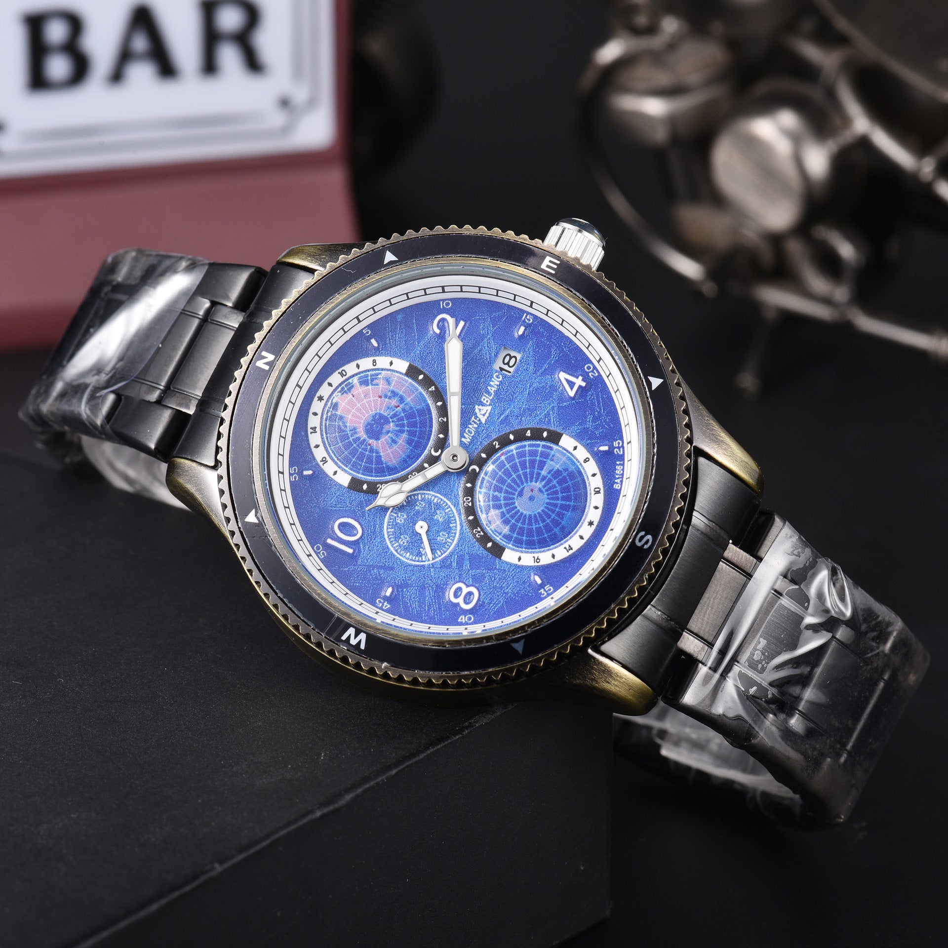 Men's Quartz Watch With Round Dial, Steel Belt Strap, Crystal Glass Mirror, And Butterfly Double Snap Buckle
