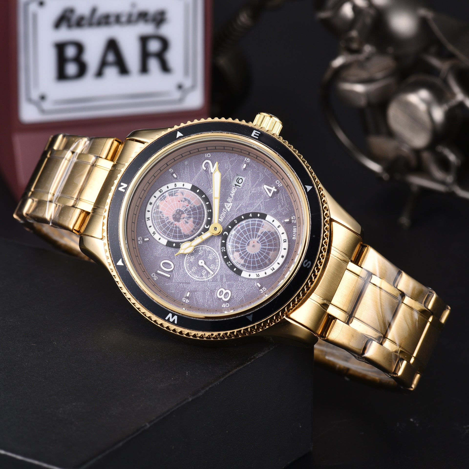 Men's Quartz Watch With Round Dial, Steel Belt Strap, Crystal Glass Mirror, And Butterfly Double Snap Buckle
