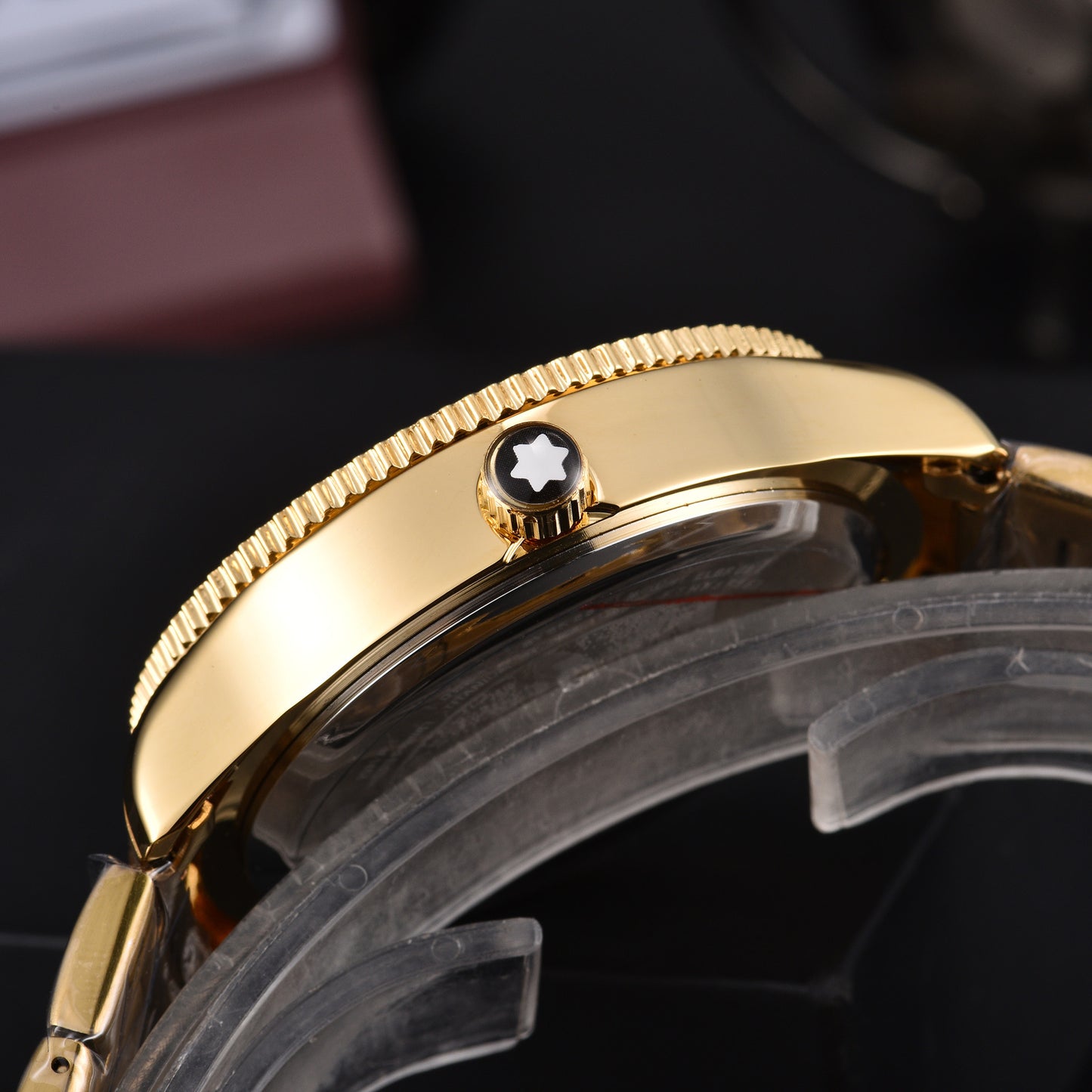 Men's Quartz Watch With Round Dial, Steel Belt Strap, Crystal Glass Mirror, And Butterfly Double Snap Buckle