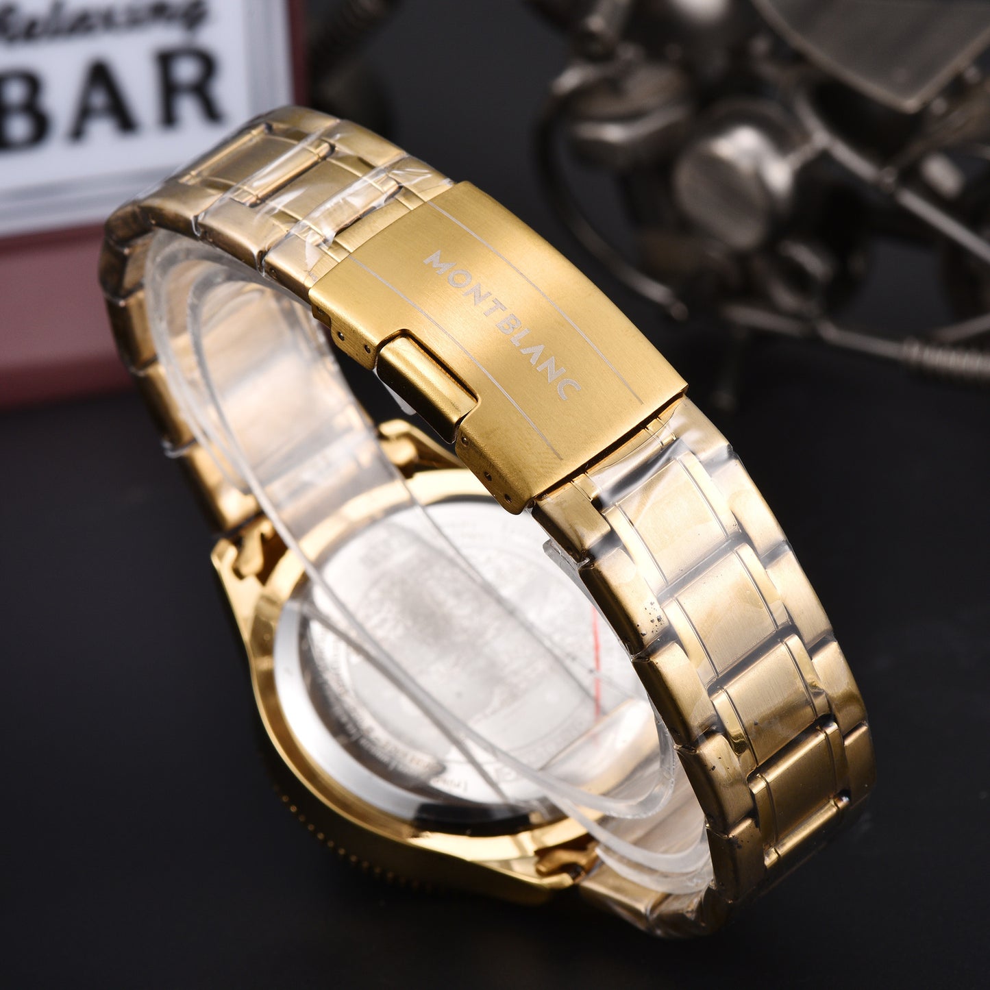 Men's Quartz Watch With Round Dial, Steel Belt Strap, Crystal Glass Mirror, And Butterfly Double Snap Buckle