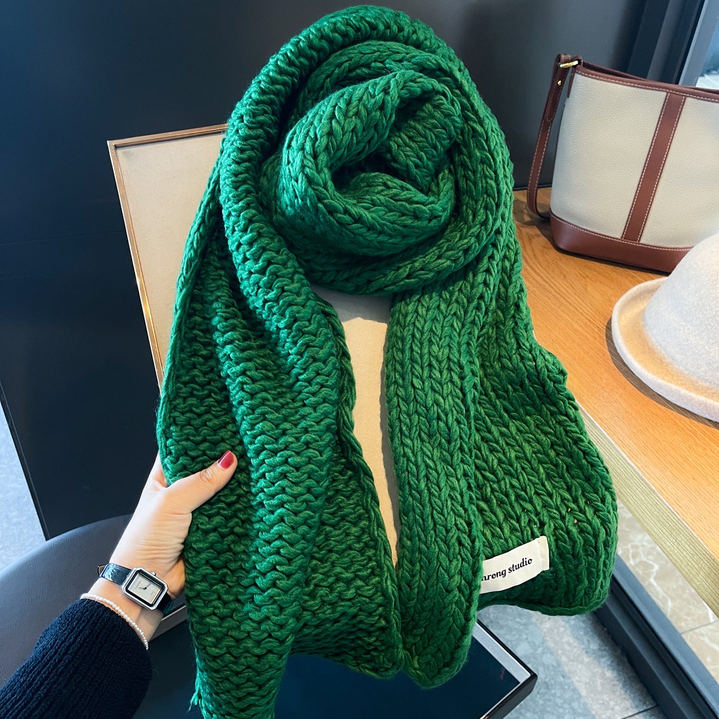 Solid Color Women’s Scarf In Green Made Of Soft Imitation Cashmere, Perfect For Autumn & Winter