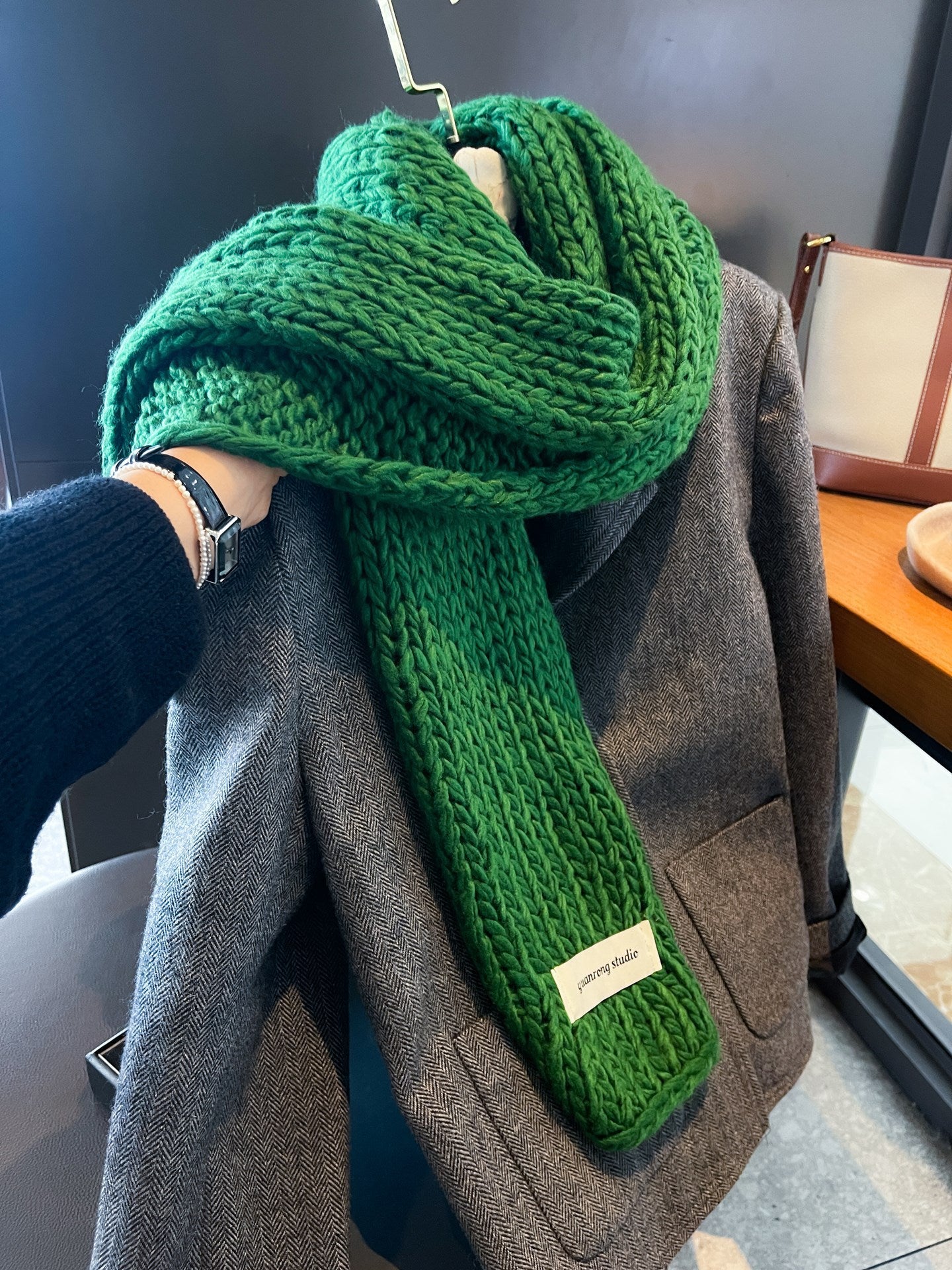 Solid Color Women’s Scarf In Green Made Of Soft Imitation Cashmere, Perfect For Autumn & Winter