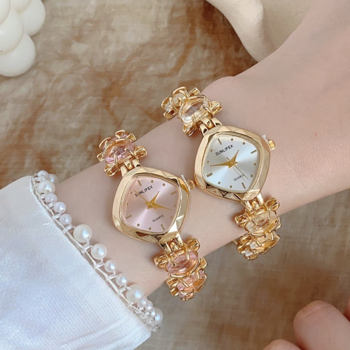 Women's Quartz Watch With Rhombus Dial Featuring Alloy Strap, Ordinary Glass Mirror, And Pointer Display