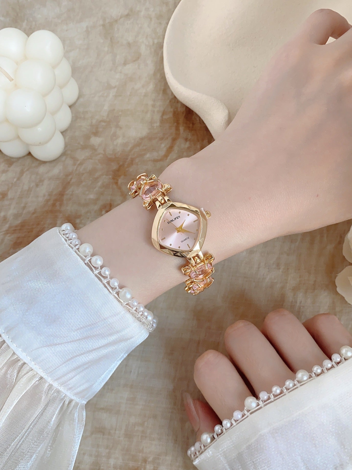 Women's Quartz Watch With Rhombus Dial Featuring Alloy Strap, Ordinary Glass Mirror, And Pointer Display