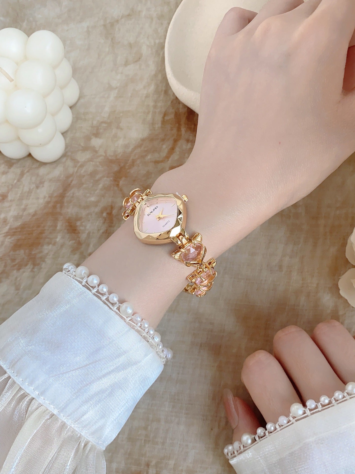 Women's Quartz Watch With Rhombus Dial Featuring Alloy Strap, Ordinary Glass Mirror, And Pointer Display