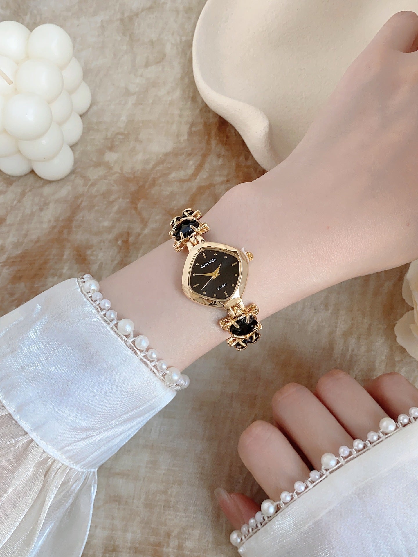 Women's Quartz Watch With Rhombus Dial Featuring Alloy Strap, Ordinary Glass Mirror, And Pointer Display