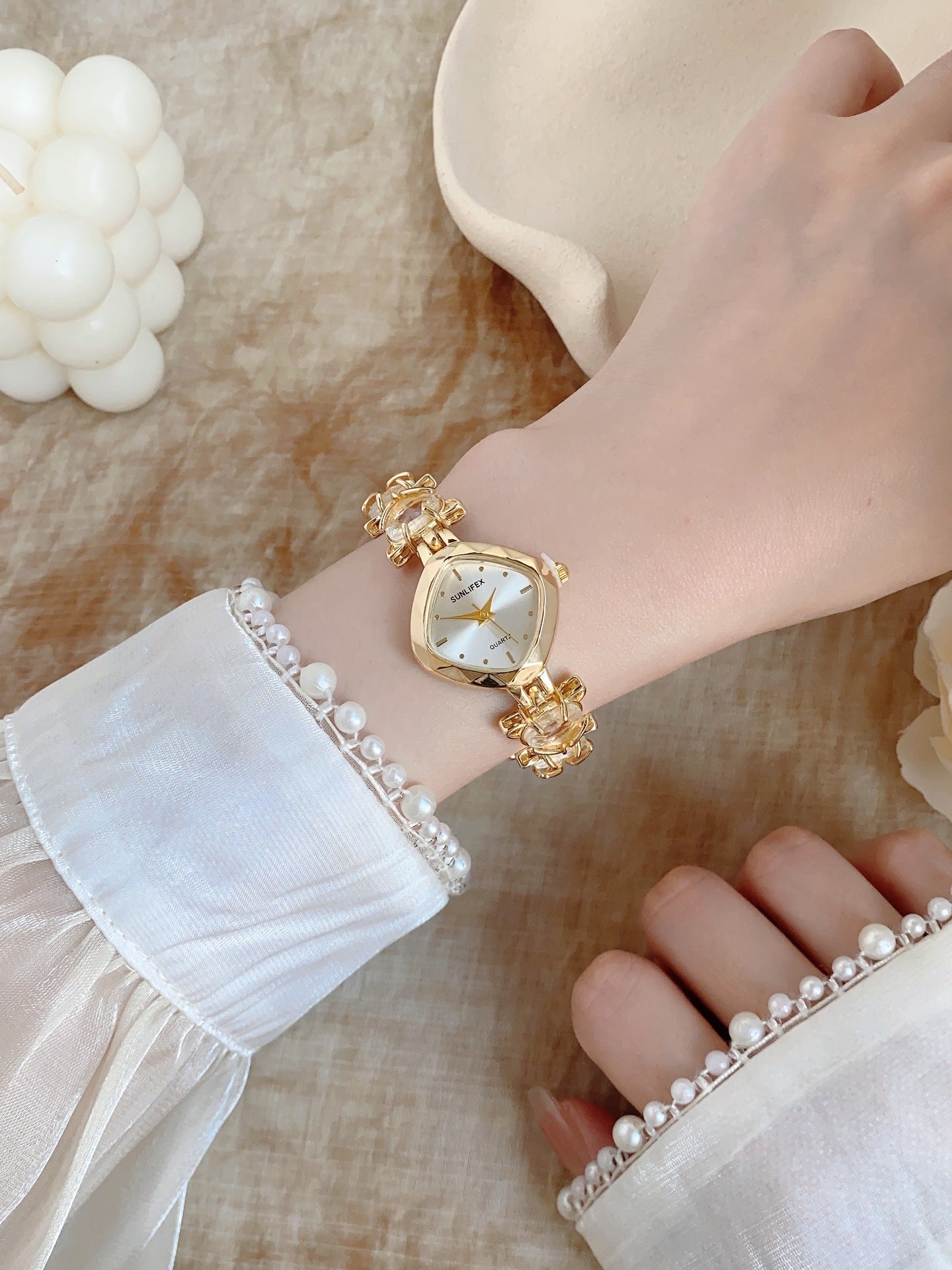 Women's Quartz Watch With Rhombus Dial Featuring Alloy Strap, Ordinary Glass Mirror, And Pointer Display