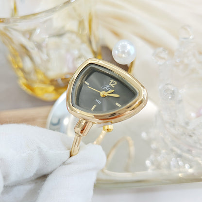 Women’s Quartz Watch With Irregular Shape Dial, Alloy Strap, Ordinary Glass Mirror, And Pointer Display