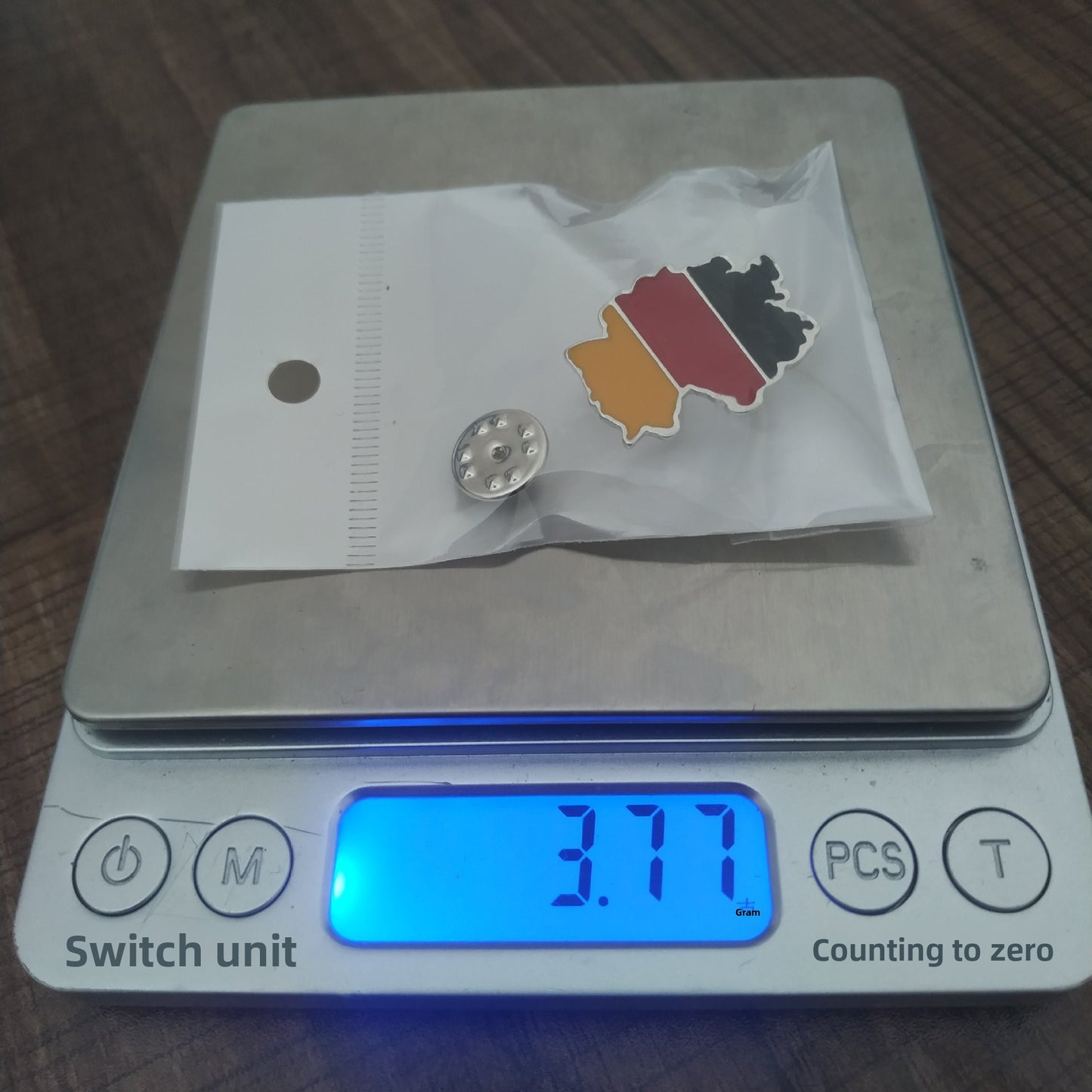 National Flag Pin Made Of Zinc Alloy Featuring Enamel Craftsmanship
