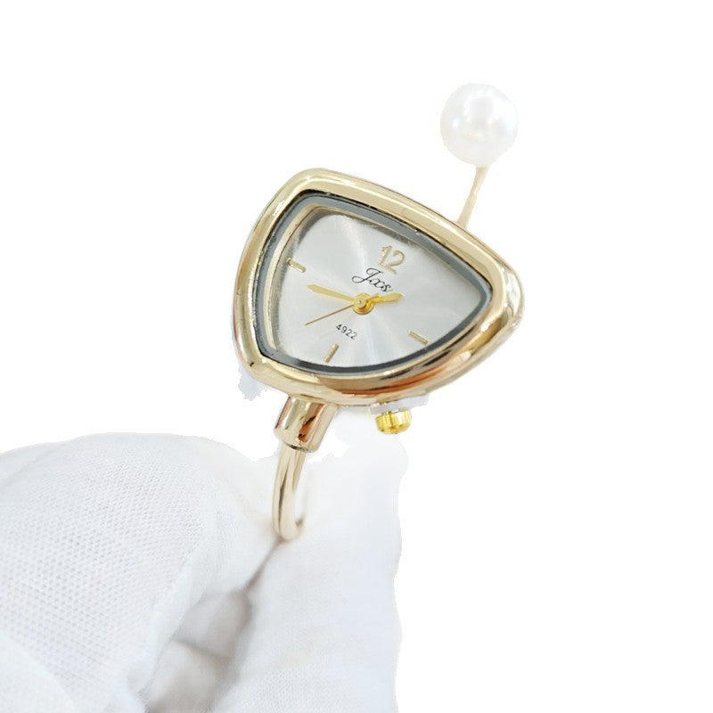 Women’s Quartz Watch With Irregular Shape Dial, Alloy Strap, Ordinary Glass Mirror, And Pointer Display