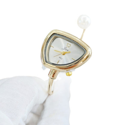 Women’s Quartz Watch With Irregular Shape Dial, Alloy Strap, Ordinary Glass Mirror, And Pointer Display
