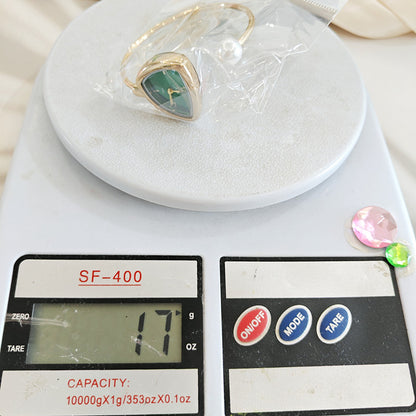 Women’s Quartz Watch With Irregular Shape Dial, Alloy Strap, Ordinary Glass Mirror, And Pointer Display