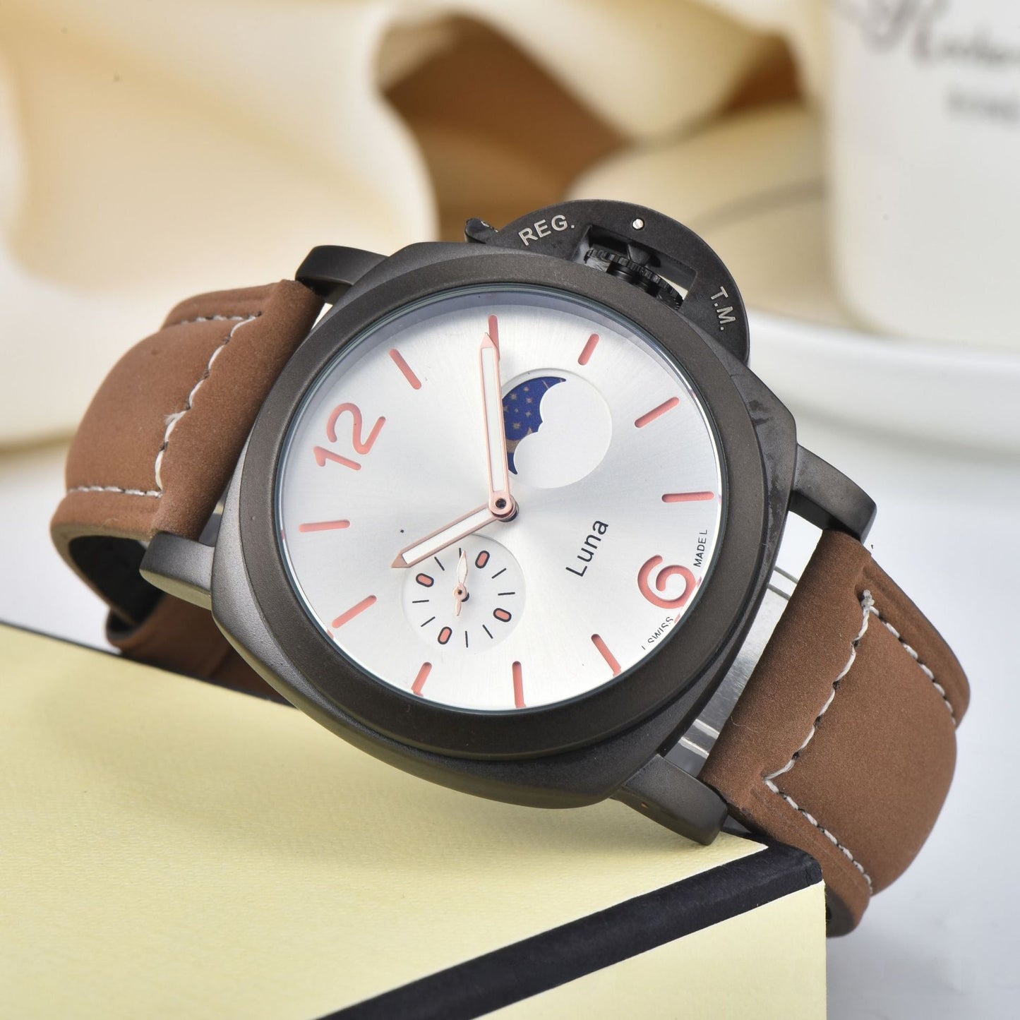 Men's Quartz Watch With Genuine Leather Strap And Pin Buckle Featuring Round Dial And Tempered Glass Mirror