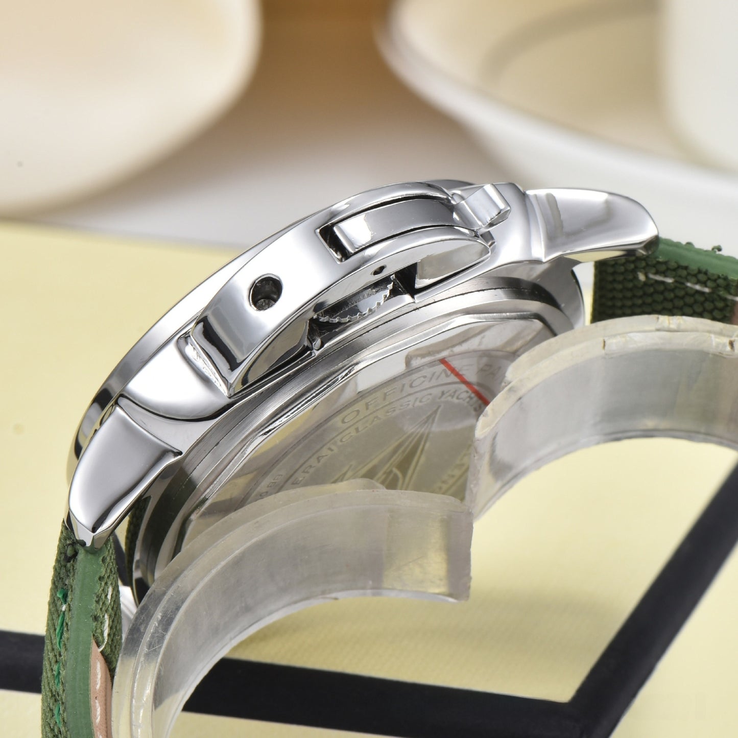 Men's Quartz Watch With Genuine Leather Strap And Pin Buckle Featuring Round Dial And Tempered Glass Mirror