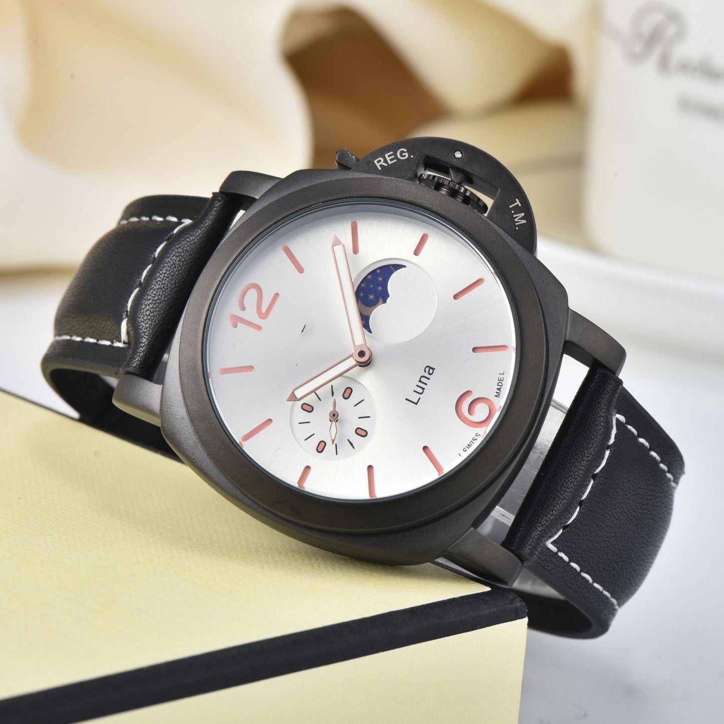 Men's Quartz Watch With Genuine Leather Strap And Pin Buckle Featuring Round Dial And Tempered Glass Mirror