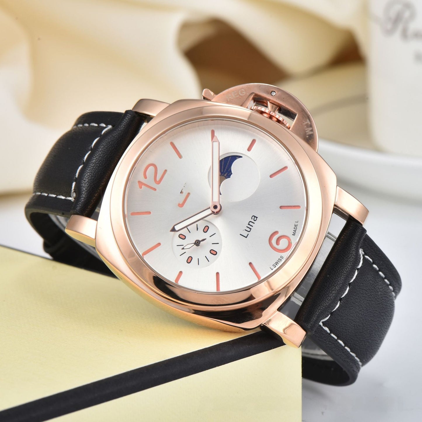 Men's Quartz Watch With Genuine Leather Strap And Pin Buckle Featuring Round Dial And Tempered Glass Mirror