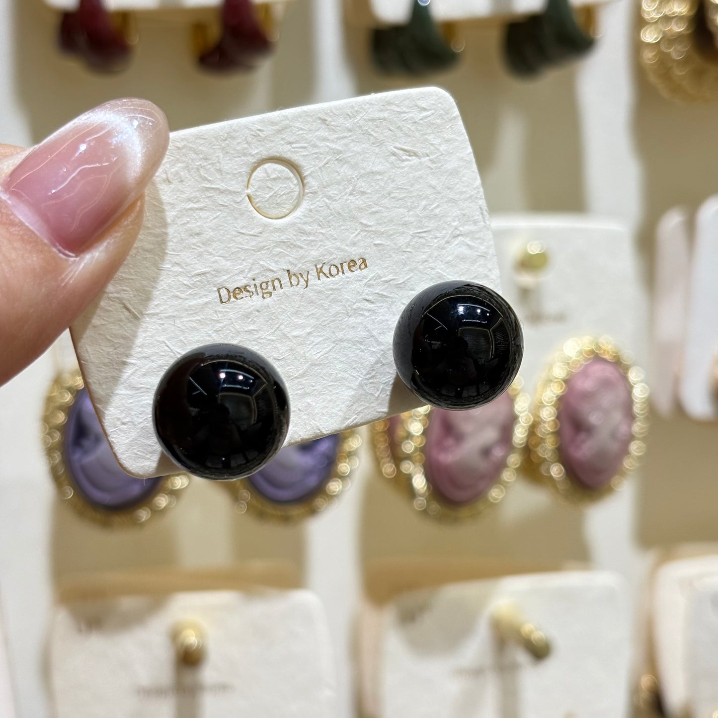 Round Inlay Resin Stud Earrings For Women In Dyed Black, Simple Style Featuring Resin Material