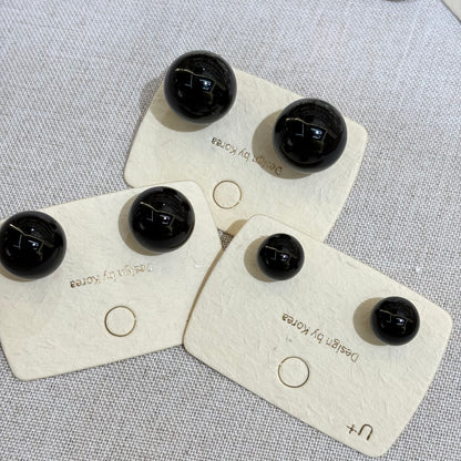 Round Inlay Resin Stud Earrings For Women In Dyed Black, Simple Style Featuring Resin Material