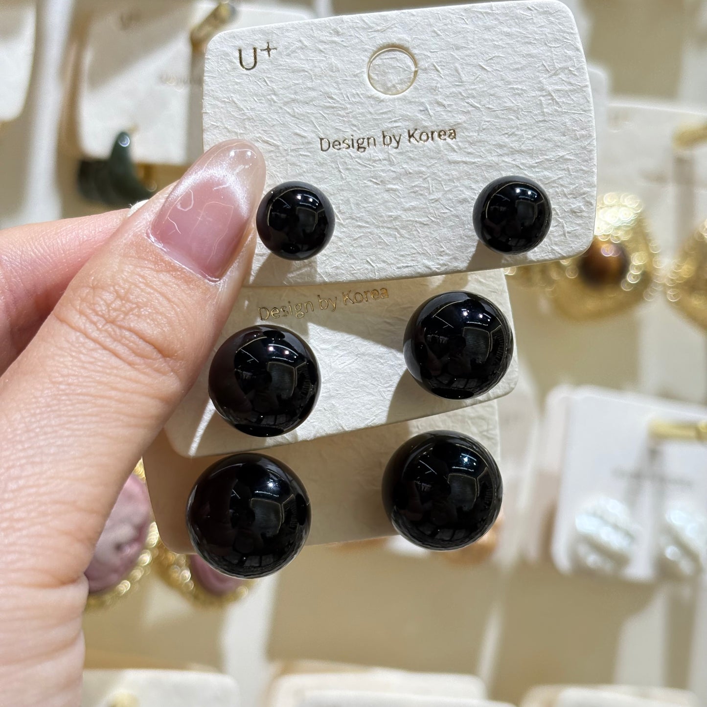 Round Inlay Resin Stud Earrings For Women In Dyed Black, Simple Style Featuring Resin Material
