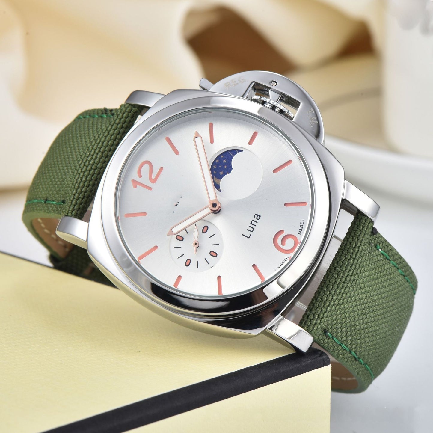 Men's Quartz Watch With Genuine Leather Strap And Pin Buckle Featuring Round Dial And Tempered Glass Mirror