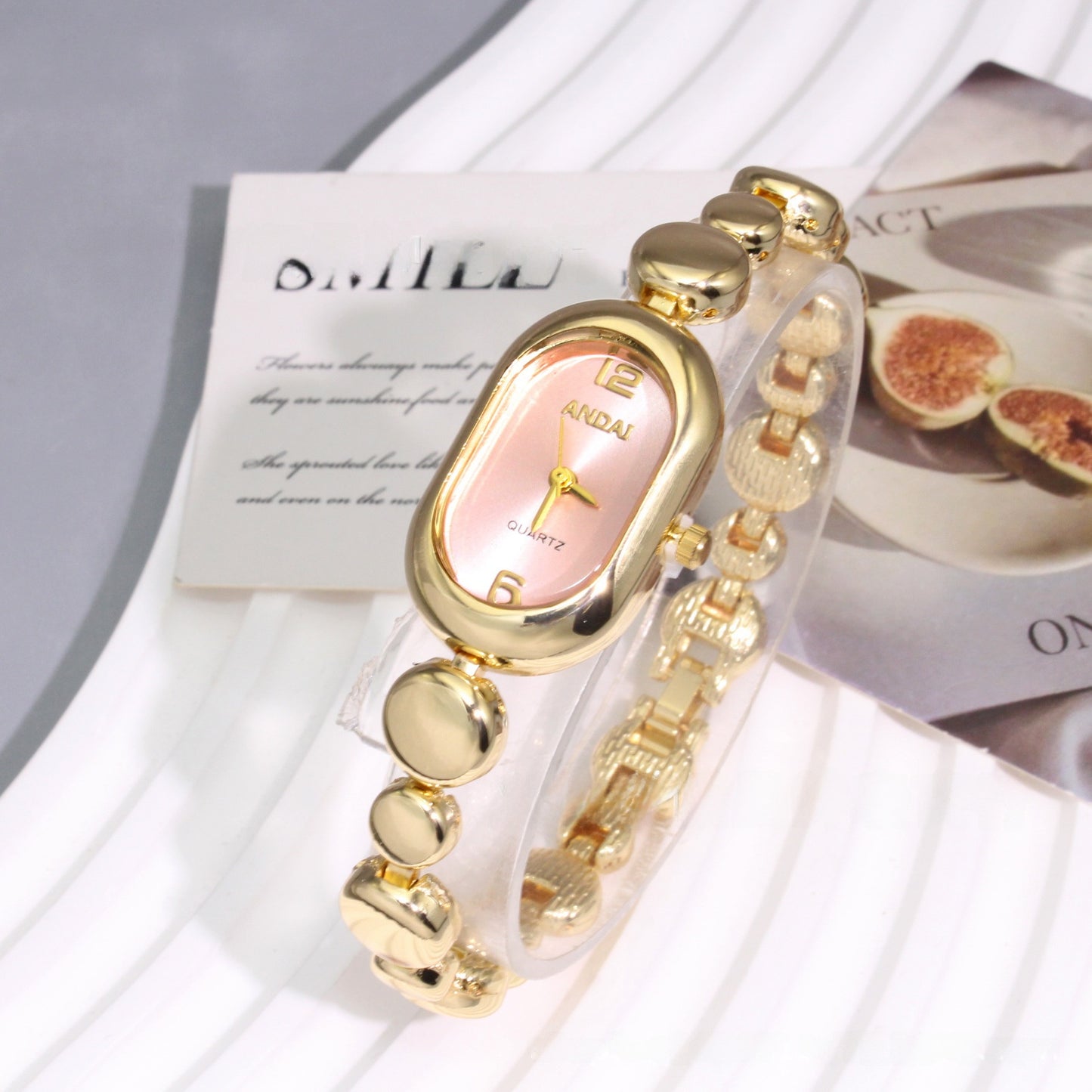 Women's Oval Quartz Watch With Alloy Strap And Jewelry Buckle Featuring Plexiglass Mirror Material