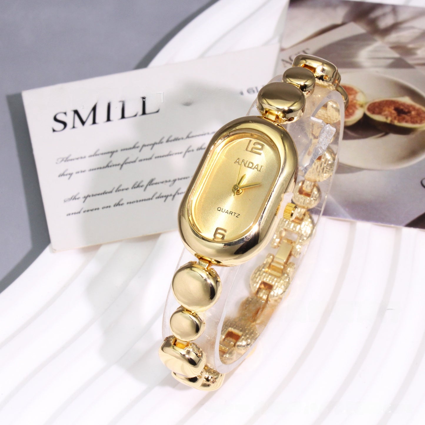 Women's Oval Quartz Watch With Alloy Strap And Jewelry Buckle Featuring Plexiglass Mirror Material