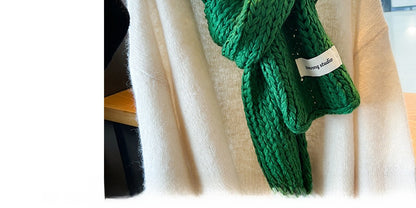 Solid Color Women’s Scarf In Green Made Of Soft Imitation Cashmere, Perfect For Autumn & Winter