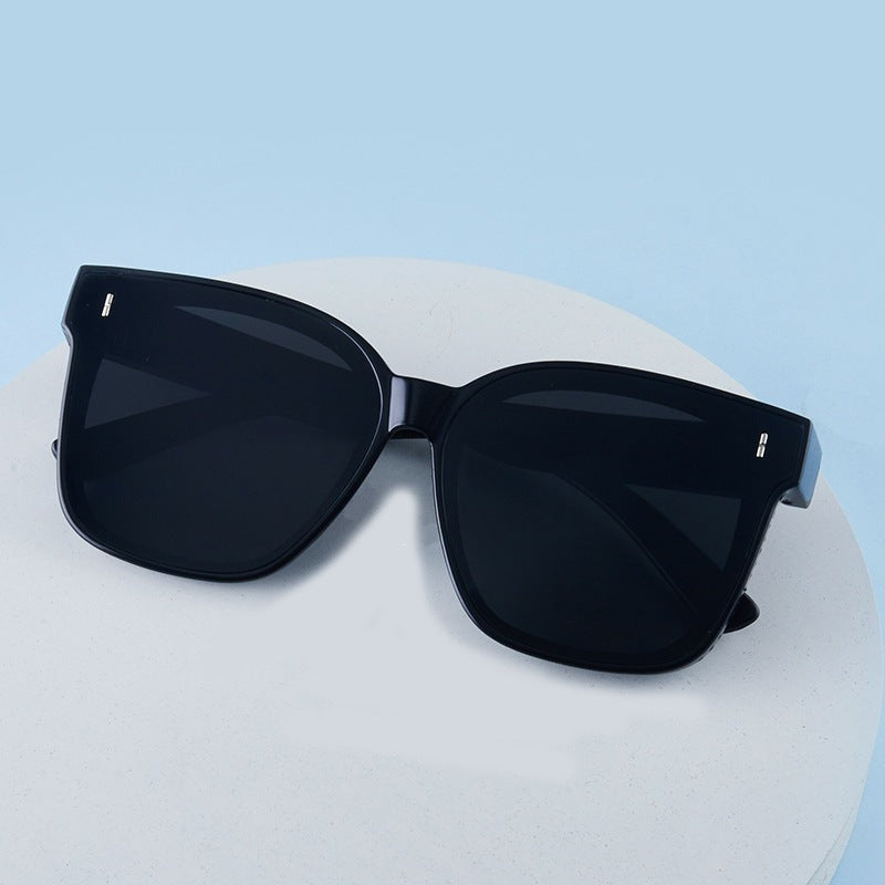 Unisex Square Full Frame Sunglasses With PC Lens Material In Dyed Black For Spring And Summer