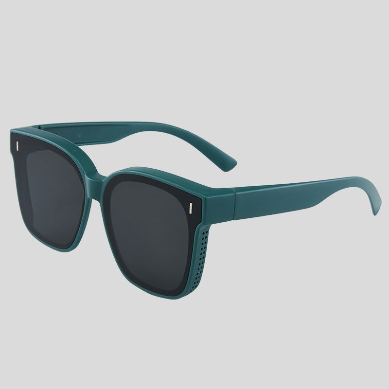 Unisex Square Full Frame Sunglasses With PC Lens Material In Dyed Black For Spring And Summer