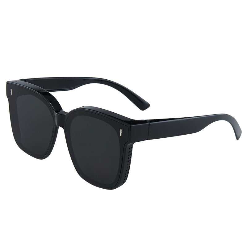 Unisex Square Full Frame Sunglasses With PC Lens Material In Dyed Black For Spring And Summer