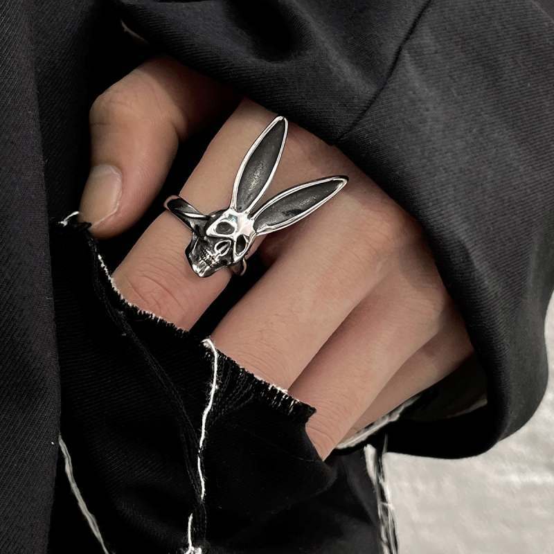 Unisex Vintage Style Skull Ring In Dyed Black Zinc Alloy, Perfect For Spring Wear