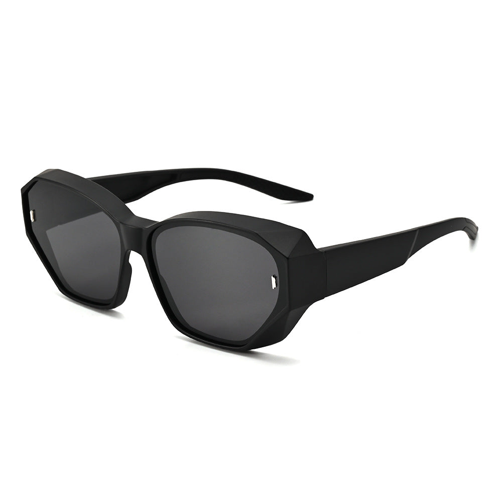 Unisex Polygons Sunglasses With Tac Lens Material In Dyed Black, Perfect For Beach Wear