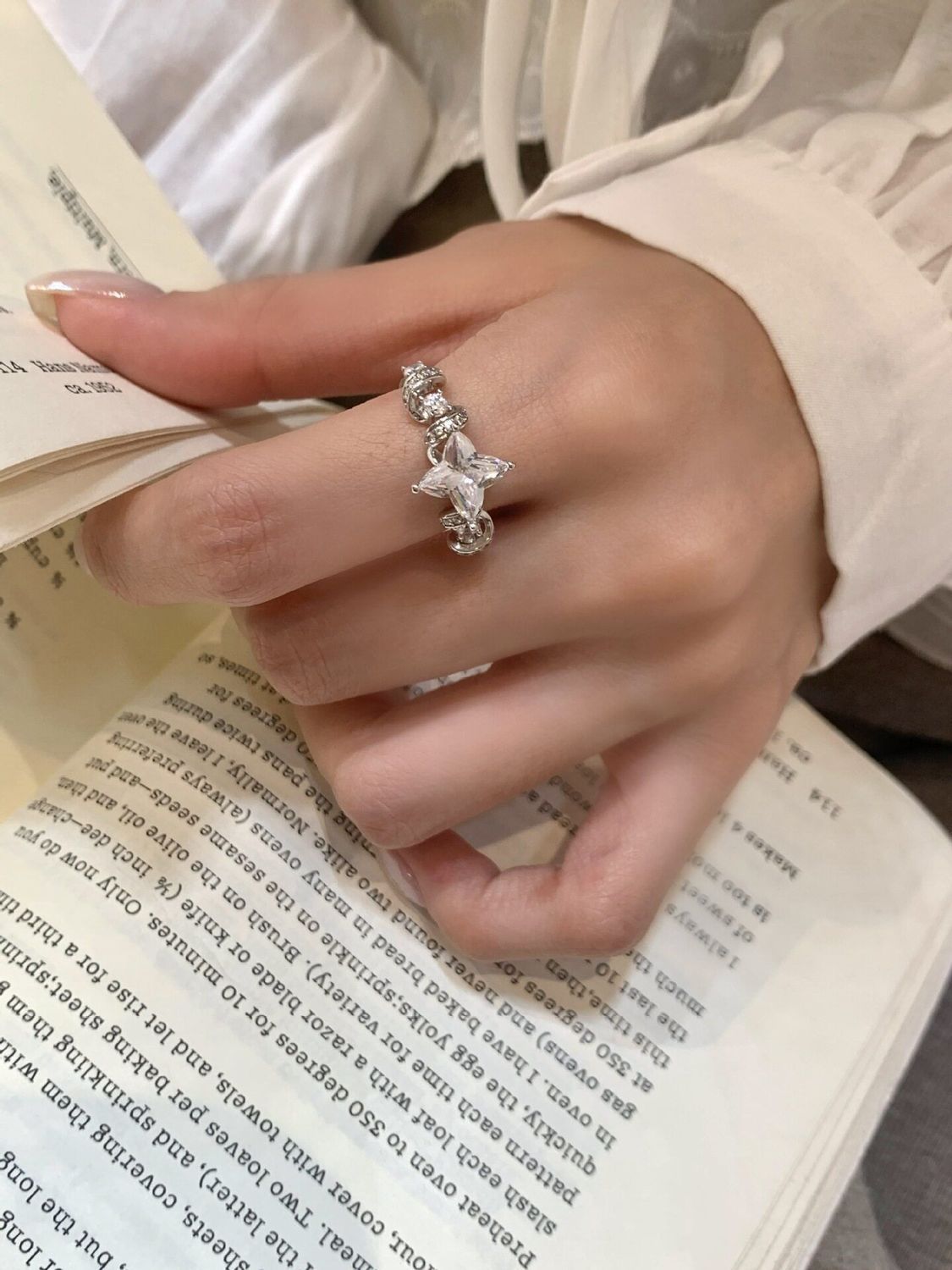 Novelty Star Ring For Women Handmade Alloy Ring With Zircon Inlay