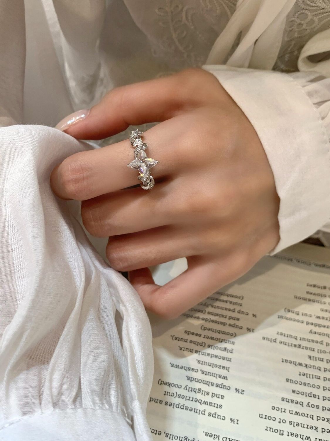 Novelty Star Ring For Women Handmade Alloy Ring With Zircon Inlay