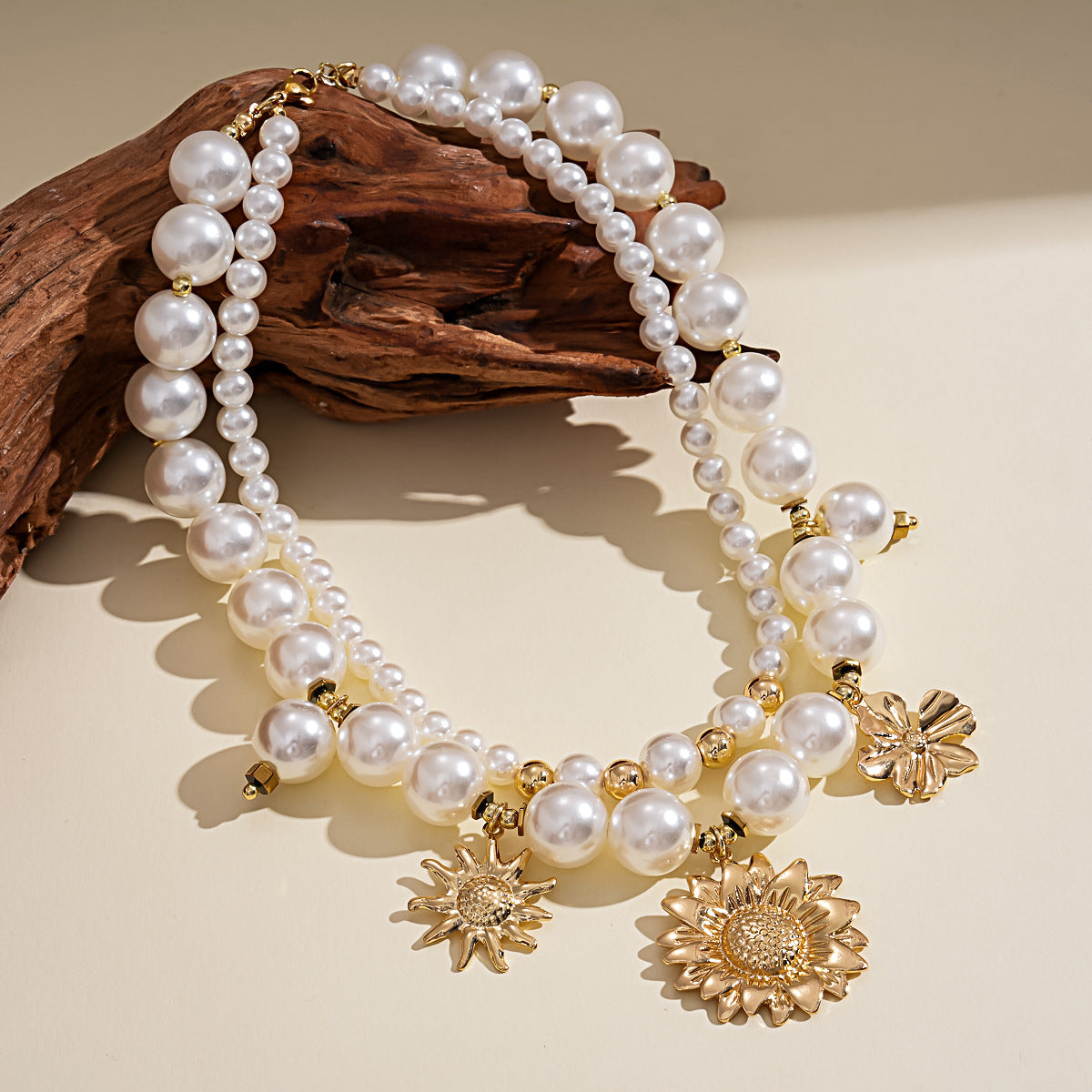 Women’s Double Layer Necklace With Gold Beaded Chain Featuring Imitation Pearl Flowers And Beading Craft