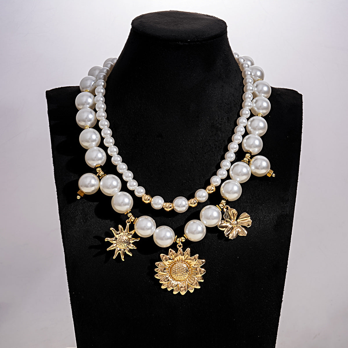 Women’s Double Layer Necklace With Gold Beaded Chain Featuring Imitation Pearl Flowers And Beading Craft