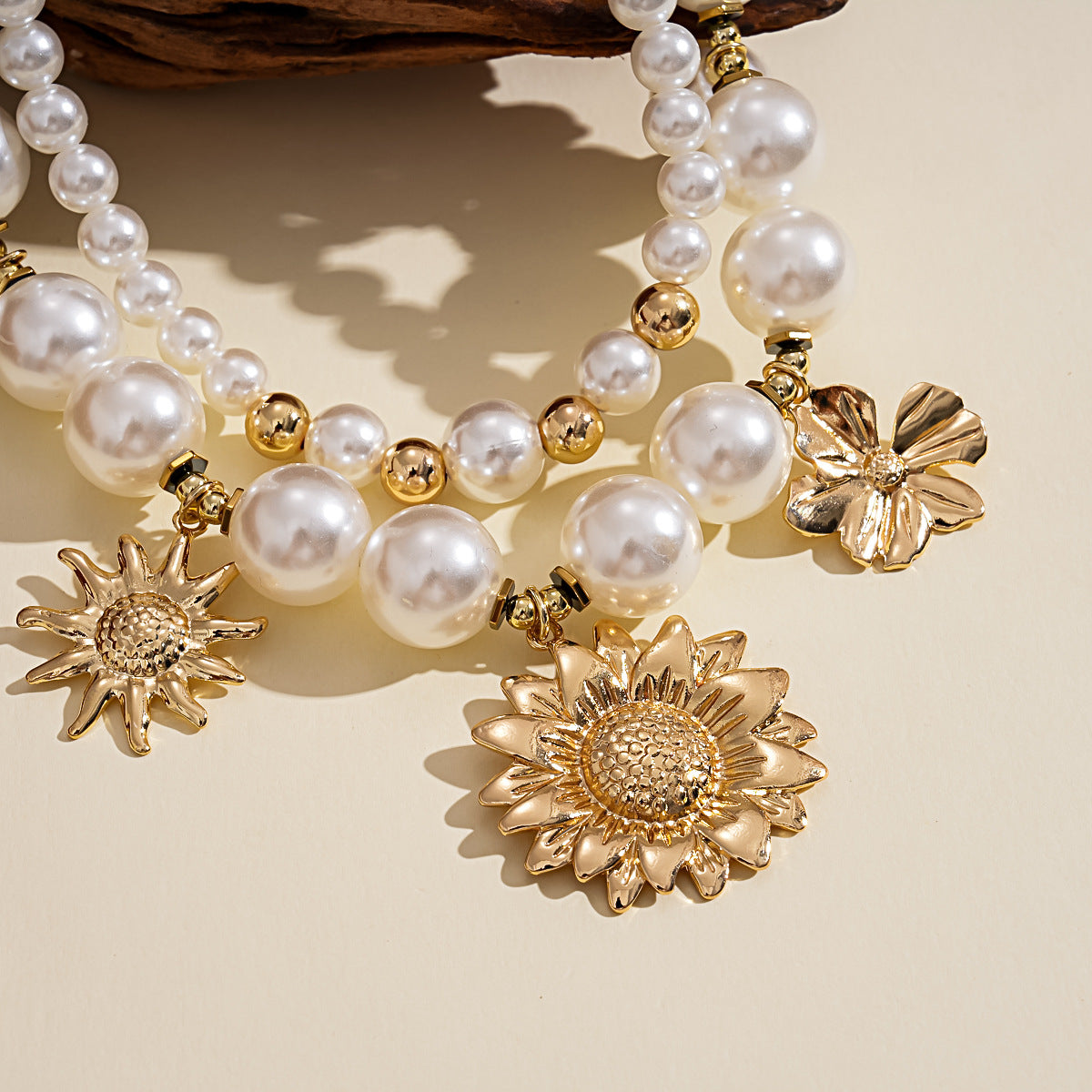 Women’s Double Layer Necklace With Gold Beaded Chain Featuring Imitation Pearl Flowers And Beading Craft