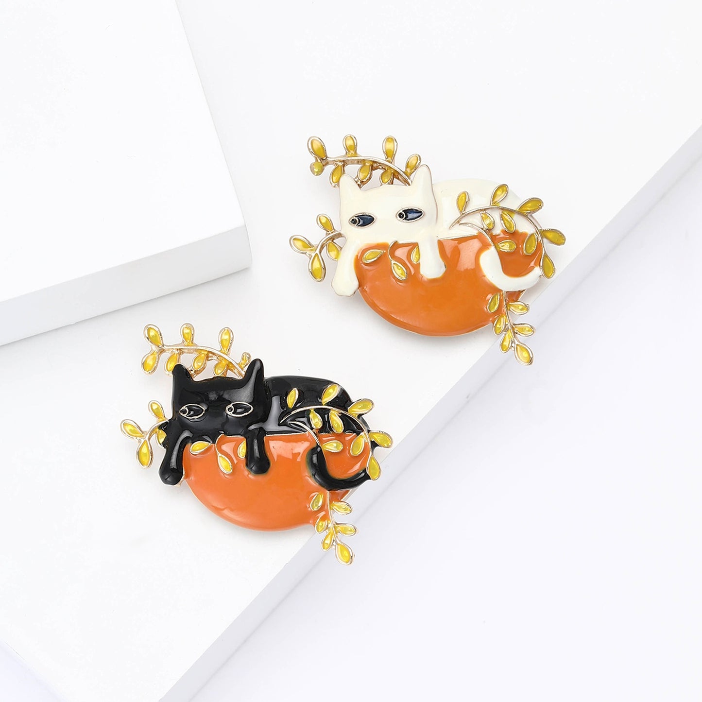 Cat Pin In White Alloy Featuring Enamel Craftsmanship