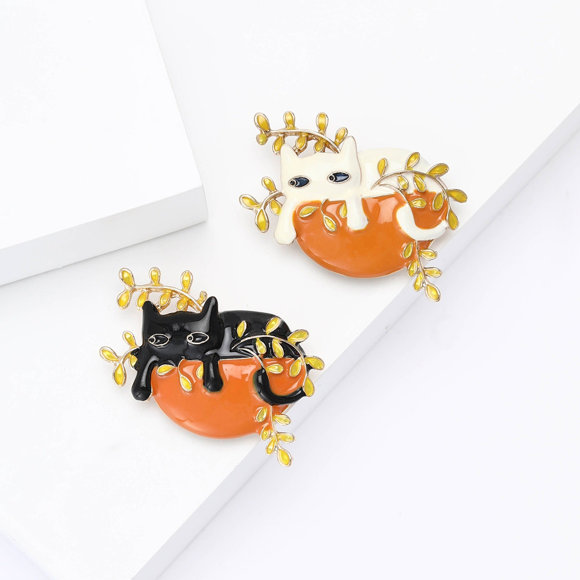 Cat Pin In White Alloy Featuring Enamel Craftsmanship